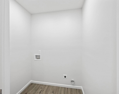 9565 Lavonia Road - Photo Thumbnail 2