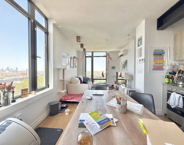 1112 Willoughby Avenue - Photo Thumbnail 2
