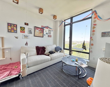 1112 Willoughby Avenue - Photo Thumbnail 5