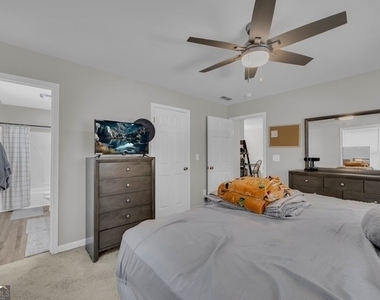 140 Rustwood Drive - Photo Thumbnail 5