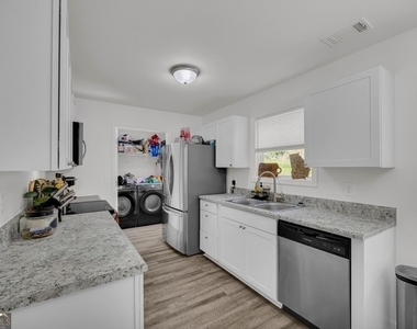 140 Rustwood Drive - Photo Thumbnail 8