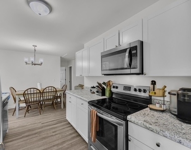 140 Rustwood Drive - Photo Thumbnail 9