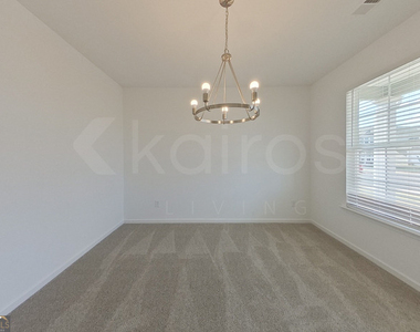 100 English Oak Lane - Photo Thumbnail 10
