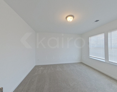 100 English Oak Lane - Photo Thumbnail 18