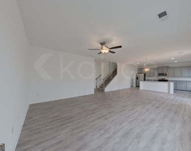 100 English Oak Lane - Photo Thumbnail 3