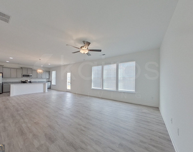 100 English Oak Lane - Photo Thumbnail 5