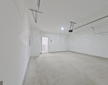 100 English Oak Lane - Photo Thumbnail 25