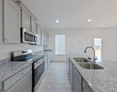 100 English Oak Lane - Photo Thumbnail 7