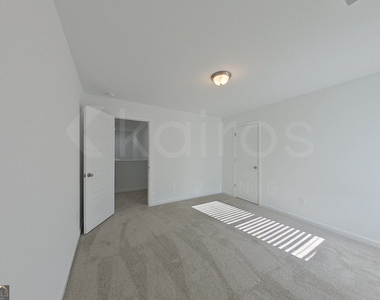 100 English Oak Lane - Photo Thumbnail 21