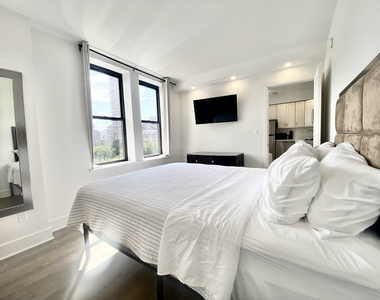 West 82nd Street - Photo Thumbnail 5