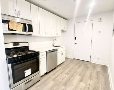 West 81st Street - Photo Thumbnail 1