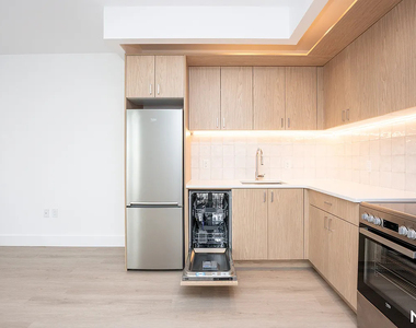 649 Hart Street - Photo Thumbnail 4