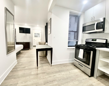 West 81st Street - Photo Thumbnail 2