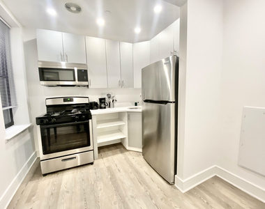 West 81st Street - Photo Thumbnail 3