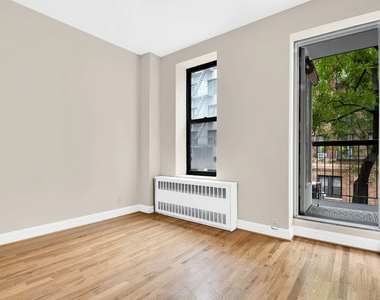 East 25th Street & 3rd Avenue - Photo Thumbnail 4