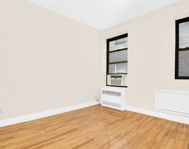East 25th Street & 3rd Avenue - Photo Thumbnail 3