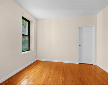 East 25th Street & 3rd Avenue - Photo Thumbnail 3