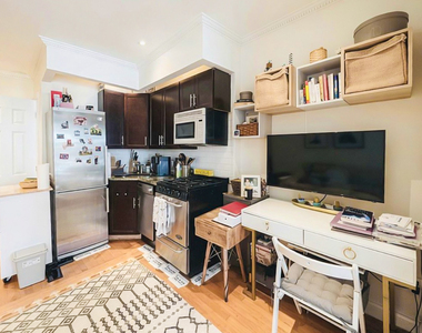 322 East 74th Street - Photo Thumbnail 2