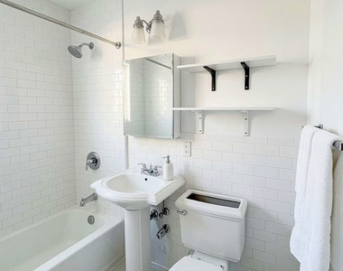 322 East 74th Street - Photo Thumbnail 4