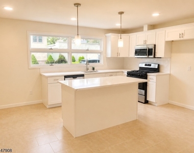 105 Chandler Ave - Photo Thumbnail 2