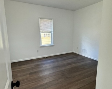 35 Central Ave - Photo Thumbnail 12