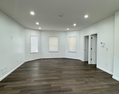 35 Central Ave - Photo Thumbnail 4