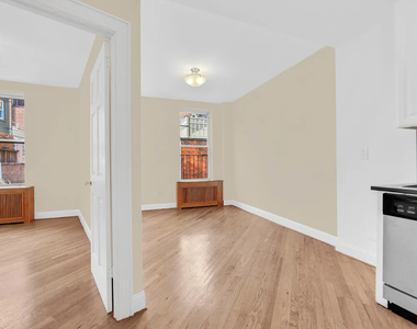 876 Lexington Avenue - Photo Thumbnail 5