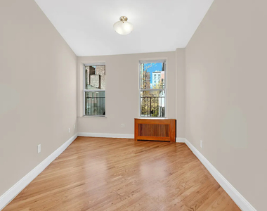 876 Lexington Avenue - Photo Thumbnail 4