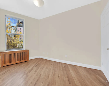 876 Lexington Avenue - Photo Thumbnail 3