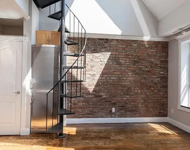 350 West 21st Street - Photo Thumbnail 3