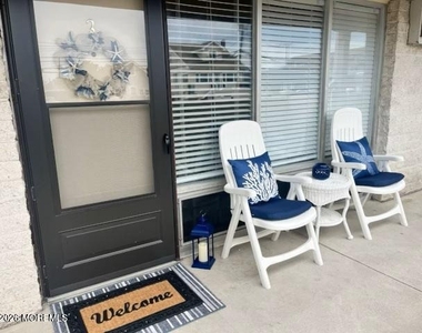 1810 Boulevard Boulevard - Photo Thumbnail 1