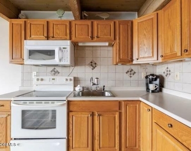 1810 Boulevard Boulevard - Photo Thumbnail 4