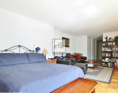 E 82 St - Photo Thumbnail 1