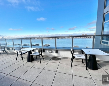 West 57th Street - Photo Thumbnail 9