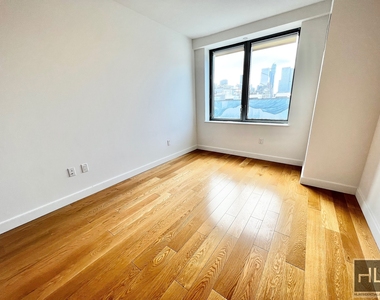 West 57th Street - Photo Thumbnail 3