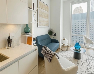 East 44th Street - Photo Thumbnail 2