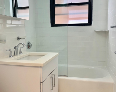 E 16 St - Photo Thumbnail 5