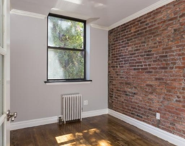 West 14 Street - Photo Thumbnail 4