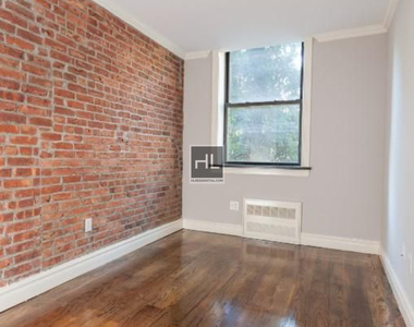 West 14 Street - Photo Thumbnail 2