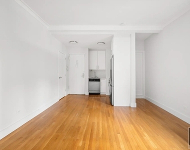 West 70th Street - Photo Thumbnail 3