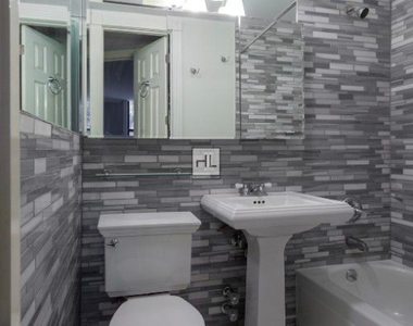 West 14 Street - Photo Thumbnail 5