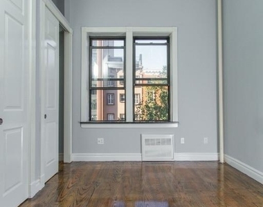 West 14 Street - Photo Thumbnail 4