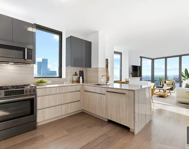 West 47th Street - Photo Thumbnail 1