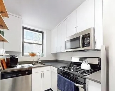 West 55 Street - Photo Thumbnail 2