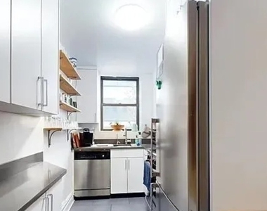 West 55 Street - Photo Thumbnail 1