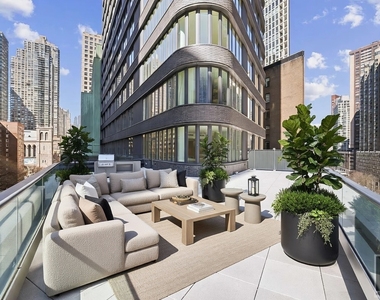 West 60th Street - Photo Thumbnail 6