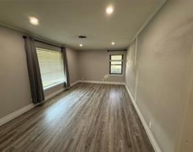 1412 Hillcrest Street - Photo Thumbnail 6