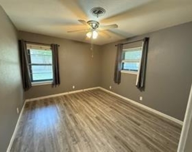 1412 Hillcrest Street - Photo Thumbnail 5