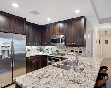 7127 E Rancho Vista Drive - Photo Thumbnail 5