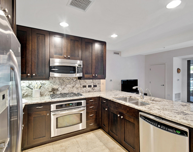 7127 E Rancho Vista Drive - Photo Thumbnail 8